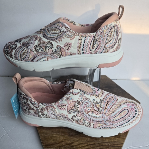 NWT, VERA BRADLEY Paisley Slip-On Sneakers - Pink and White.Size 9 - Picture 1 of 7